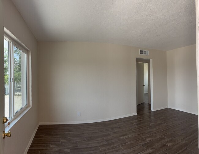 Building Photo - 608 Barcelona Dr