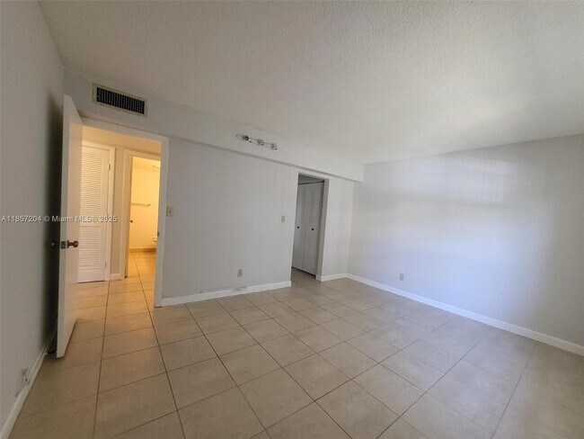 Foto del edificio - 9011 SW 138th St