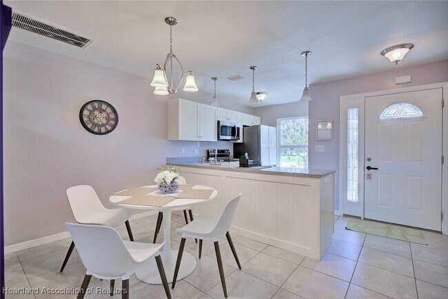 Foto del edificio - 4706 Mercado Dr