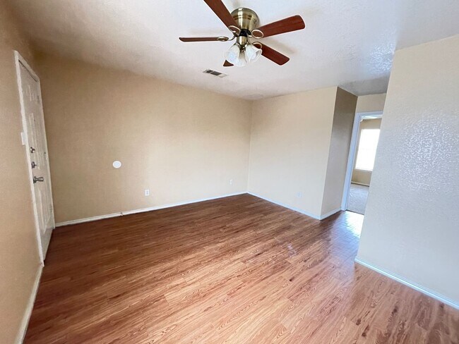 Building Photo - 1603 Cedarhill Dr