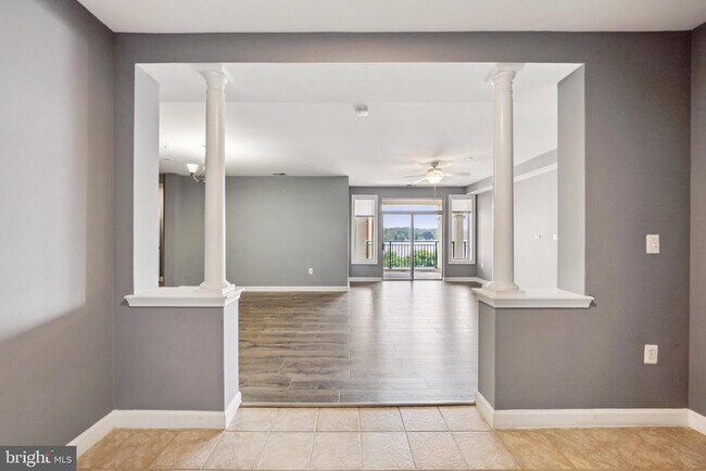 Foto del edificio - 440 Belmont Bay Dr