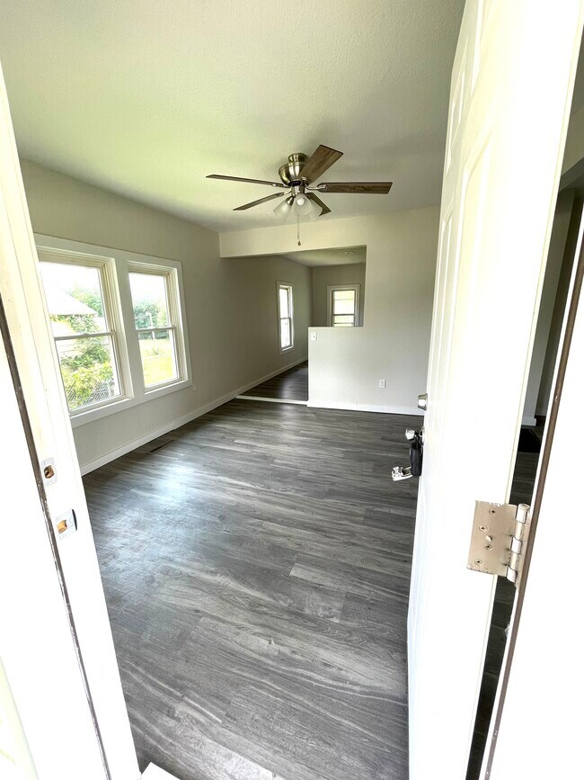 Front entry to living room - 1447 N Rogers Ave