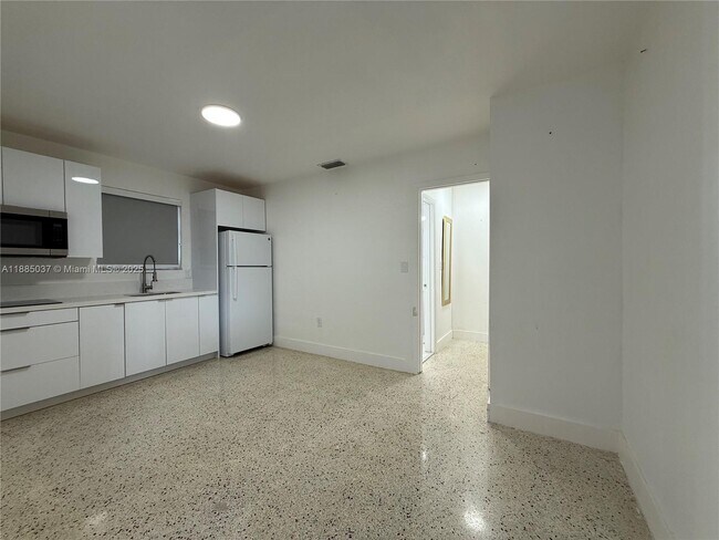 Foto del edificio - 50 Flagami Blvd