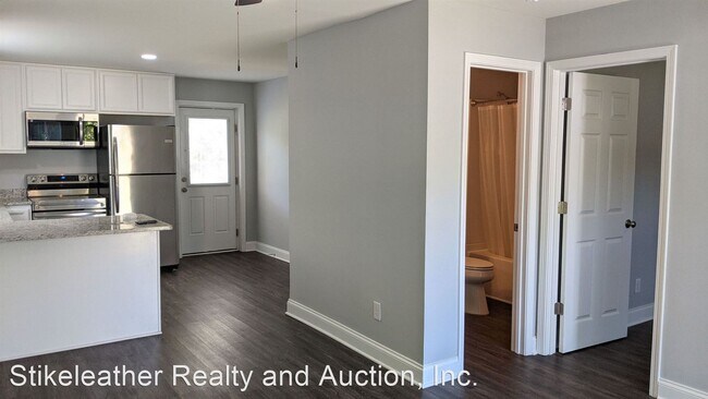 Building Photo - 2 br, 1 bath House - 250 W McNeely Avenue