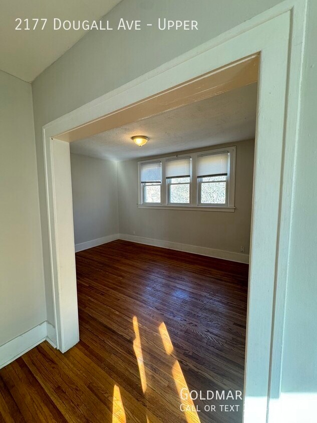 Photo principale - Cozy Upper Unit Now Available!!