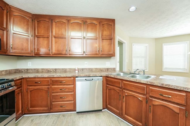 Building Photo - 2700 Candler Ct