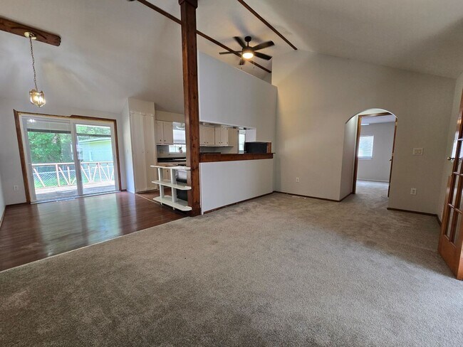 Foto del edificio - 3 Bedroom home in Mackinaw!