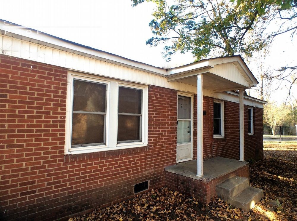 Primary Photo - 1032 McArthur Ave