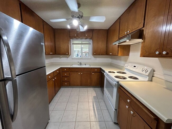 Building Photo - 829 Pennington Pl