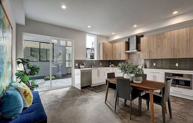 Foto del edificio - 3bd/2ba Seattle Fourplex