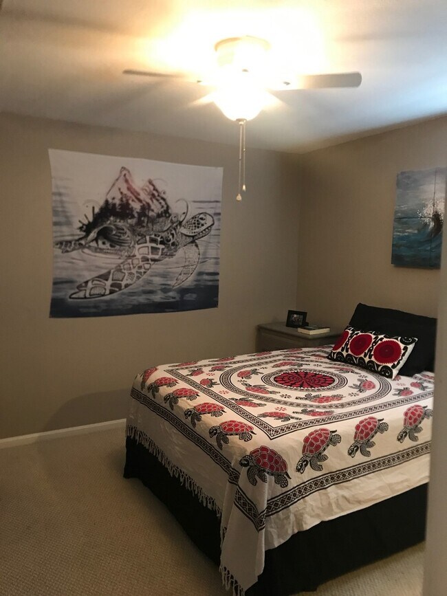 Foto del edificio - UT PRE-LEASE: Updated 3 bed / 2 bath Townh...