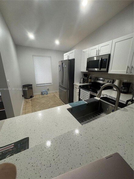 Foto del edificio - 5482 Lakewood Cir S