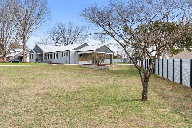 Foto del edificio - 102 Dogwood Ln