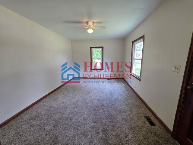 Foto del edificio - Two Bedroom House | Detached Garage