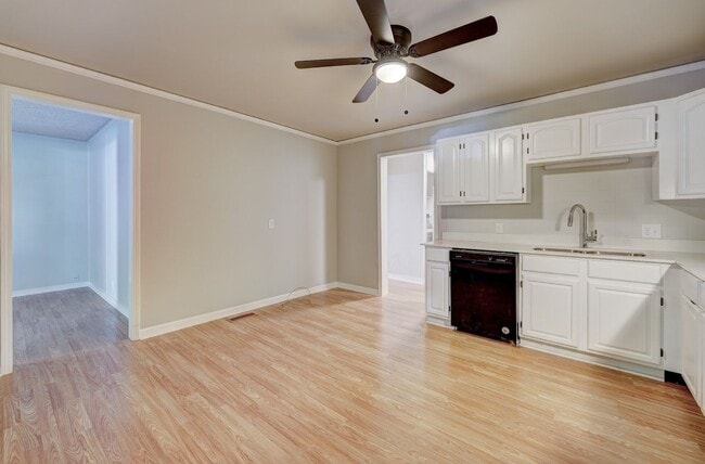 Building Photo - 4 Bedroom Available Now!