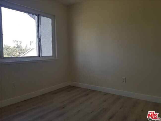 Foto del edificio - 18601 W Lassen St