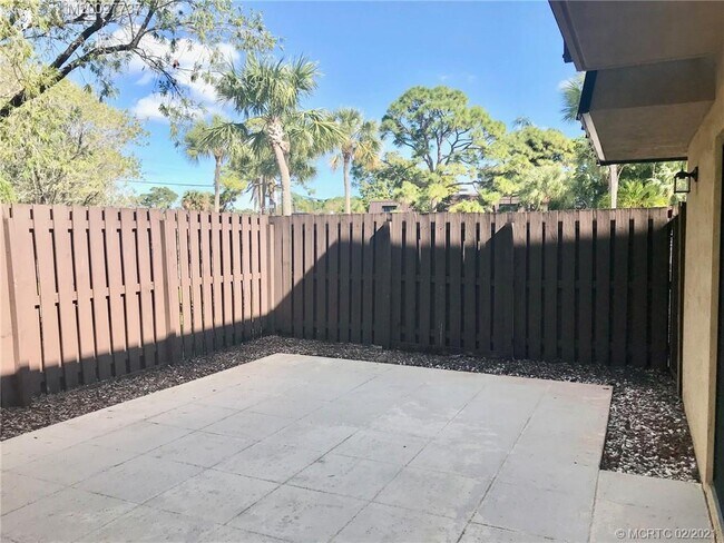 Foto del edificio - 5602 SE Windsong Ln