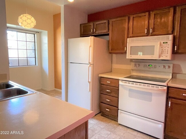 Building Photo - 930 N Mesa Dr