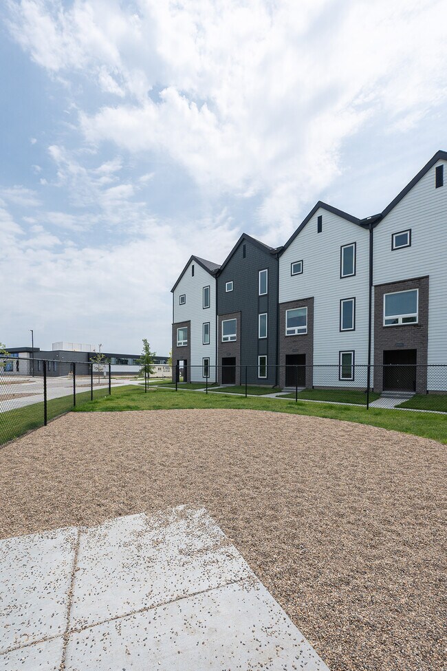 Foto del edificio - Juniper Rows Olde Towne