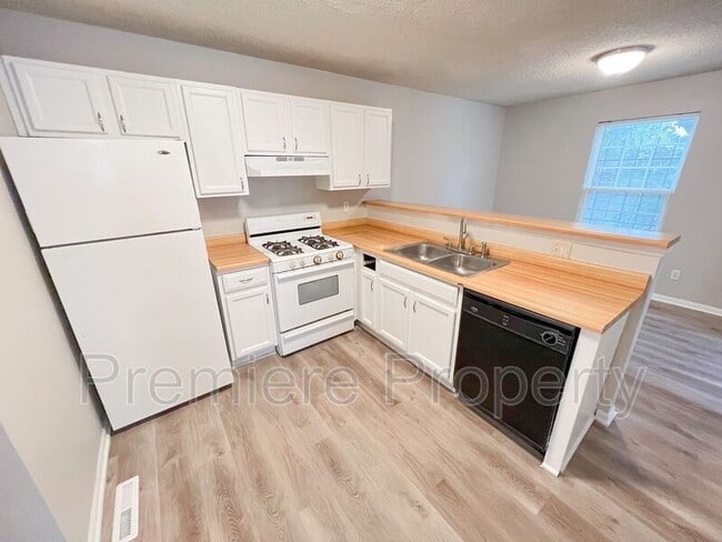 Building Photo - 4202 Flora Ave