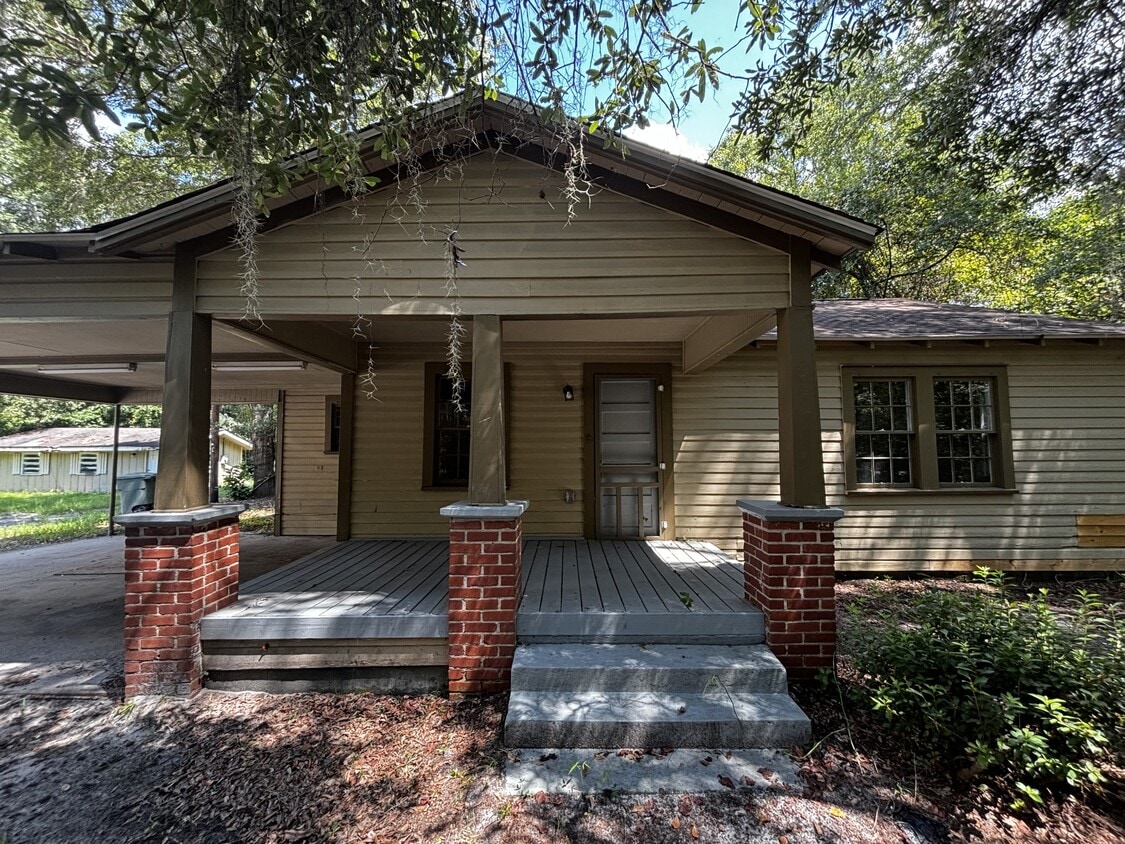 Foto del edificio - 704 N Main St