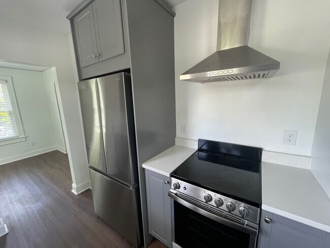 Building Photo - Earlewood Park - Convenient to Downtown and Interstates
