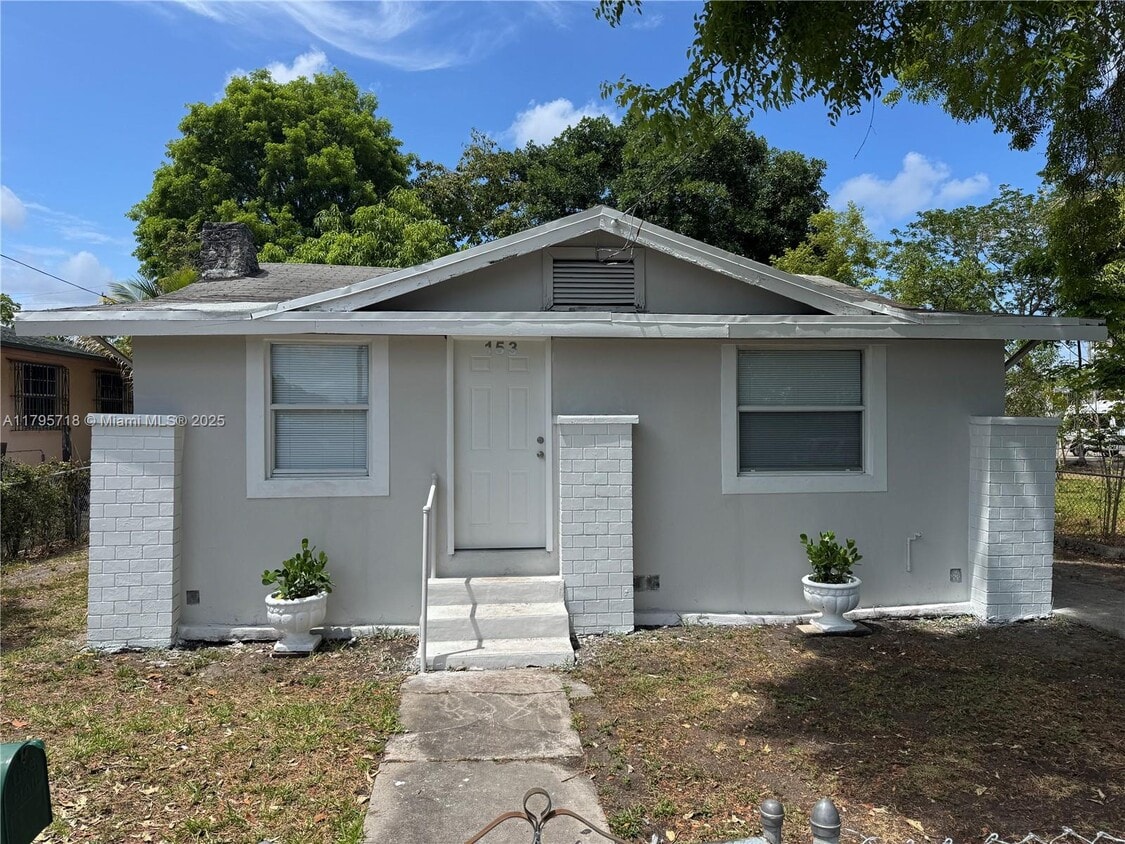 Primary Photo - 153 NW 35th St