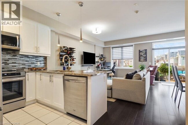 Building Photo - 272 Georgian Dr