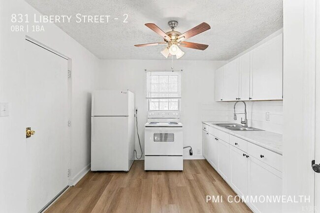 Building Photo - 831 Liberty St