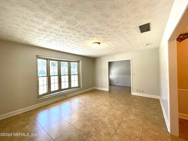 Building Photo - 5379 Golf Course Dr