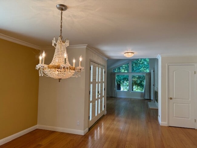 Building Photo - Single level home with pool in Whitegate c...