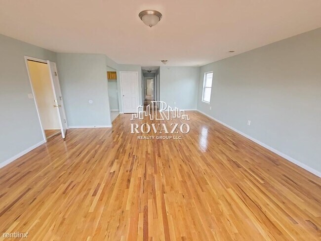 Foto del edificio - 3 br, 2 bath Townhome - 12 Birks Pl Apt 3