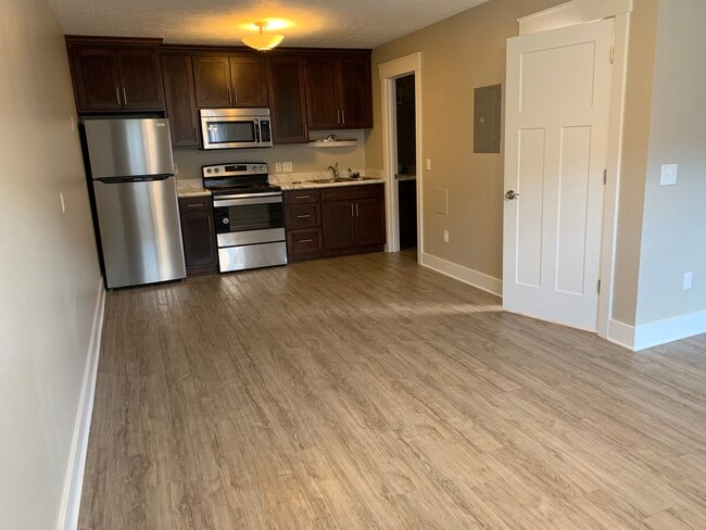 newly remodeled kitchen with all new appliances - 3225 Maplewood Ave