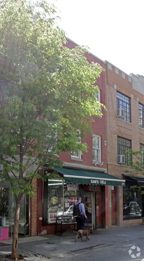 Foto del edificio - 275 W 4th St