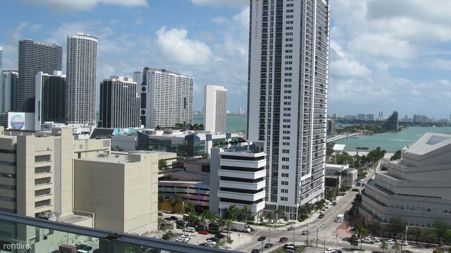 Foto del edificio - 2 br, 1 bath  - 60 NE 14th St Art Plaza