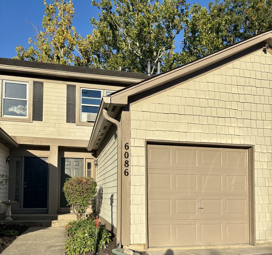 Foto principal - 6086 S Bay Dr