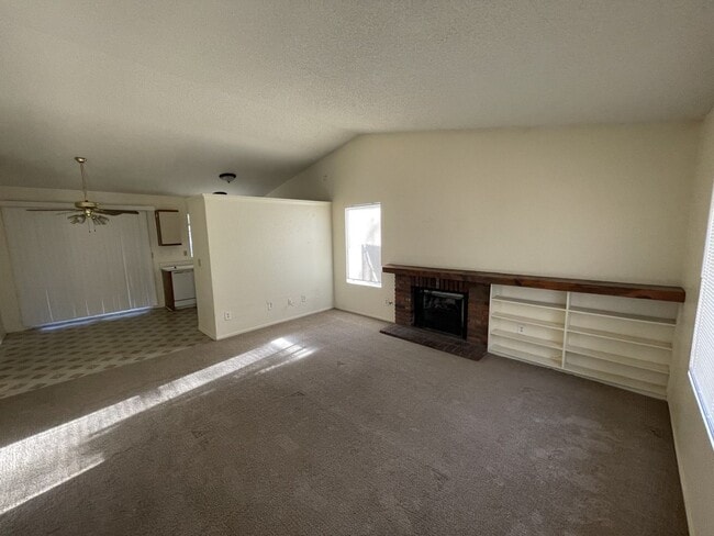 Building Photo - 204 Meadowbrook Ct