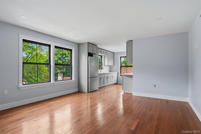 Building Photo - 133 N Miller St