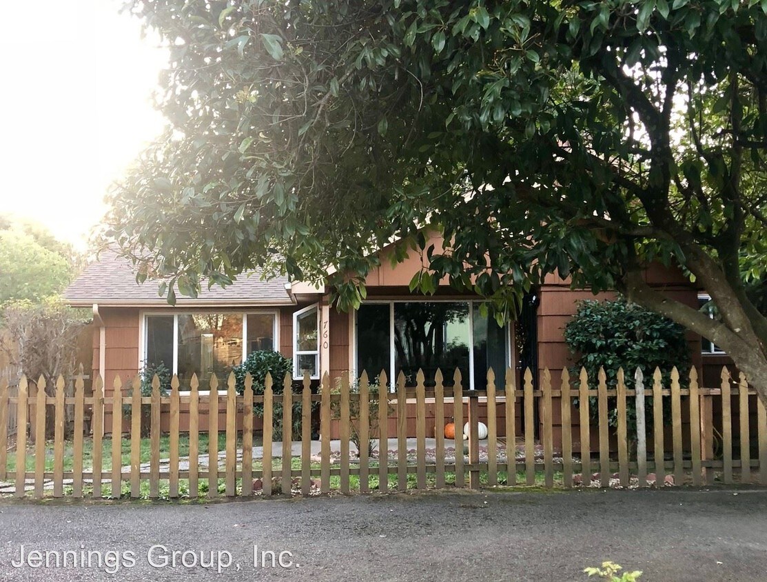 Primary Photo - 2 br, 1 bath Apartment - 760 N. Bertelsen Rd