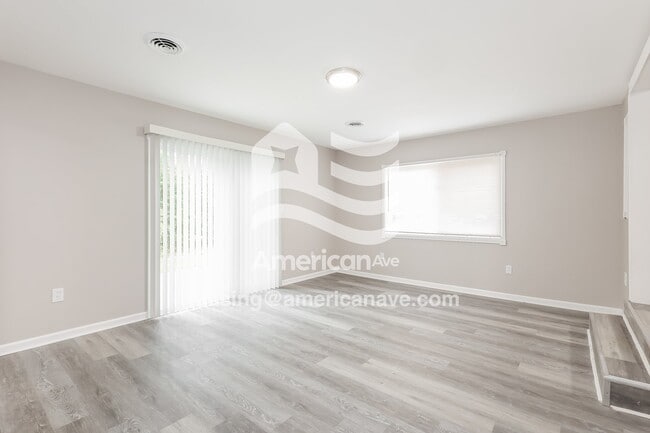 Building Photo - 77 Eastlawn Dr