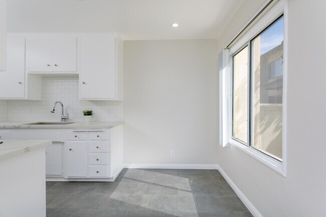 Building Photo - 502 Orange Ave