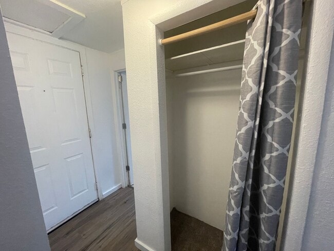 Building Photo - Studio Style Small House