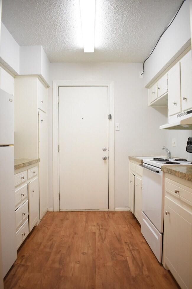 Foto del edificio - Updated Duplex in a Wonderful Central Location