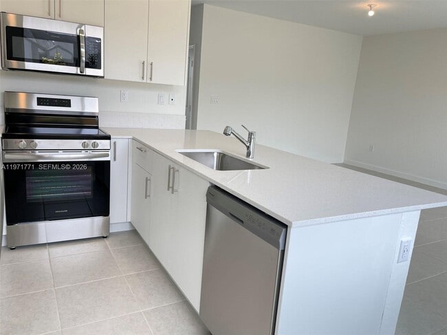 Building Photo - 1427 SE 7th Ter