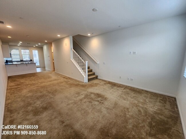 Building Photo - Azusa 2 bedroom Townhome