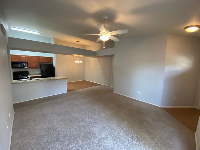 Building Photo - Beautiful 2 Bedroom 2 Bath East Valley Condo