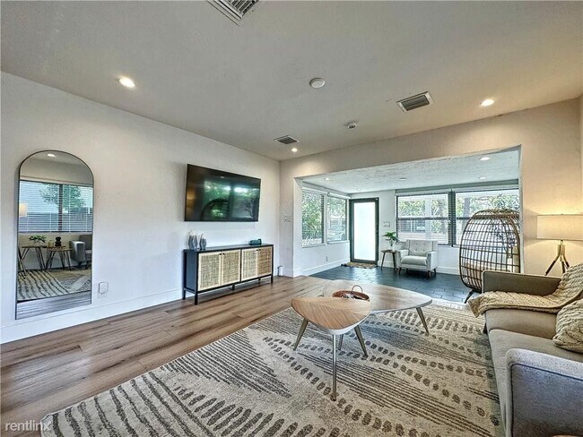 Foto del edificio - 3 br, 2 bath House - 2029 NE 30th St