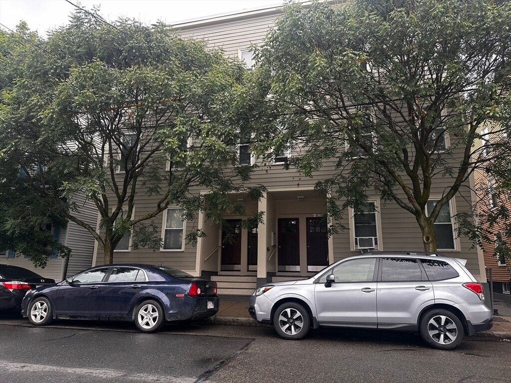 Primary Photo - 233 Charles St