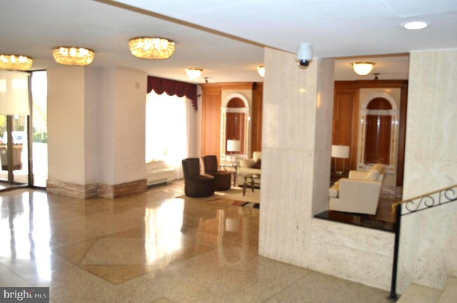 Foto del edificio - 1121 University Blvd W