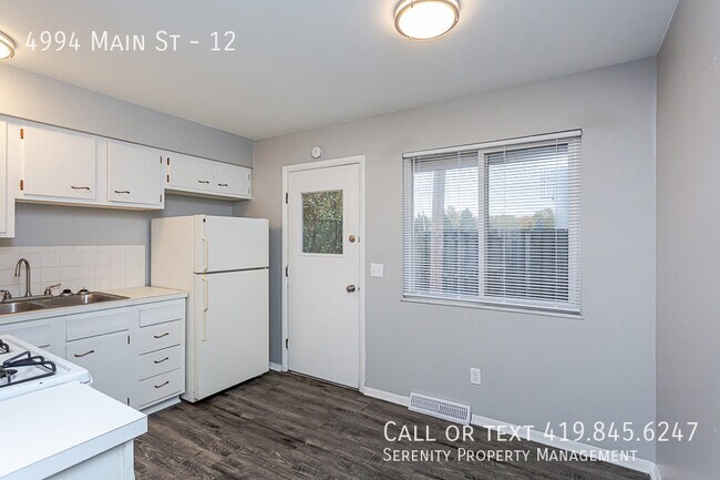 Foto del edificio - 4994 Main St